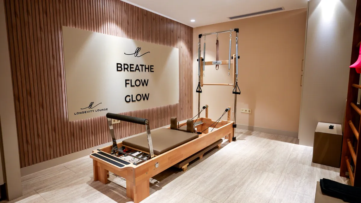 Longevity Lounge Ataşehir’de reformer ve kule ünitesinin bulunduğu pilates odası